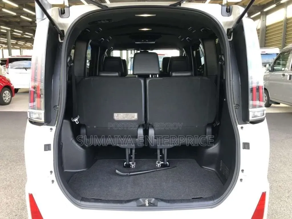 Toyota Noah 2021 Pearl