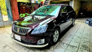 টয়োটা প্রিমিও ২০১৪ মেরুন