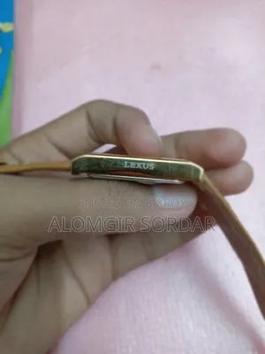 ভিনটেজ লেক্সাস গোল্ড-টোন ঘড়ি