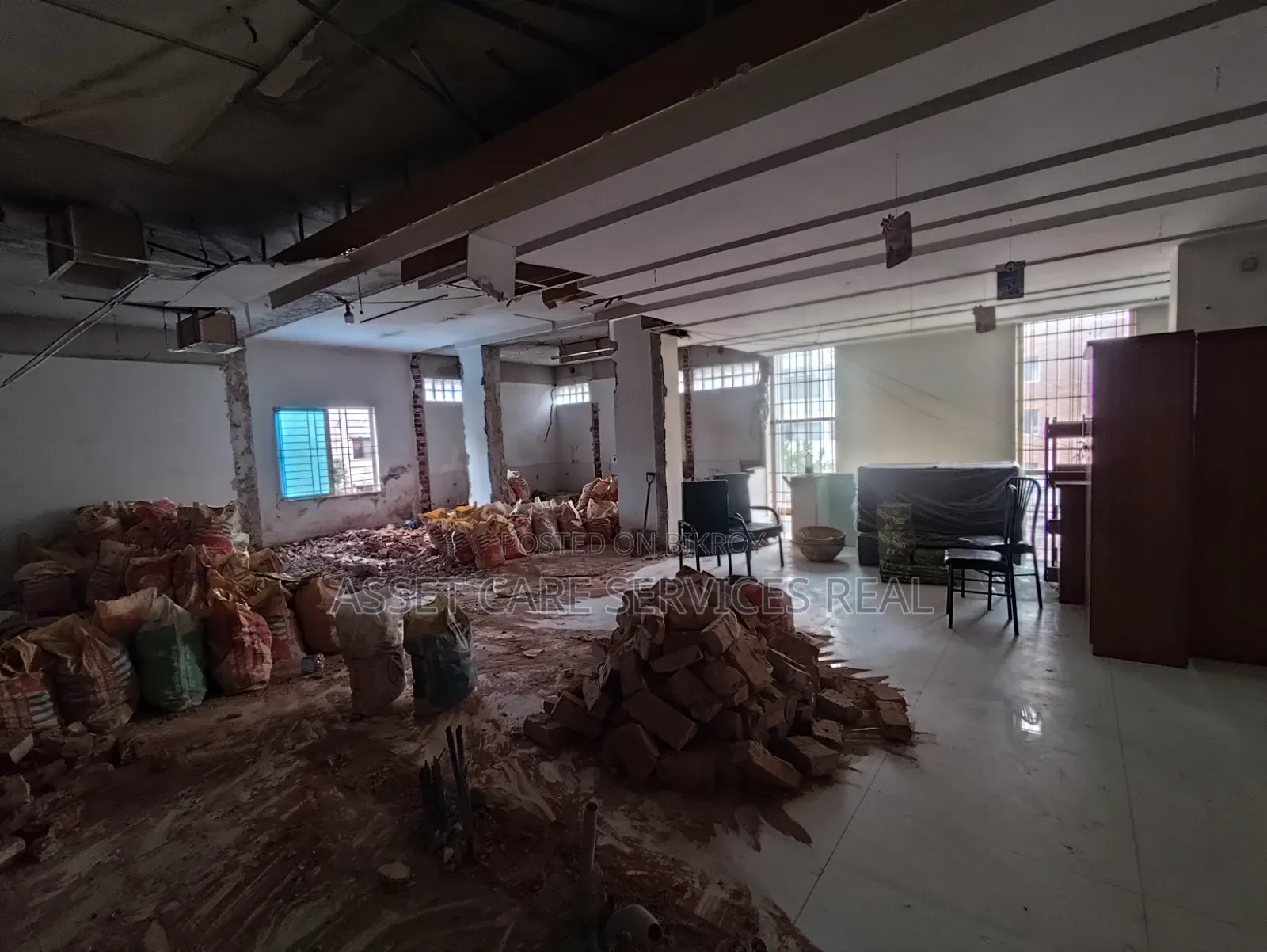 ২৭০০-বর্গফুট ২য় তলা খোলা অফিস স্পেস ভাড়া বারিধারা জে-ব্লক