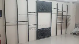 শোরুমের কাপড় ডিসপ্লে র‍্যাক সেট বিক্রি হবে (১৫.২ ফুট × ৮ ফুট)