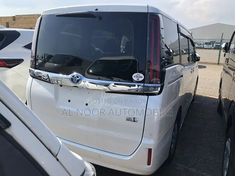 Toyota Noah 2021 Pearl