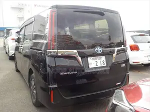 টয়োটা এস্কয়ার ২০২১ কালো