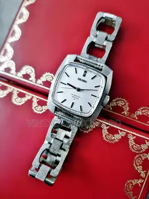 1969 Ladies Seiko Antique Manual Winding Dome Shape Japan