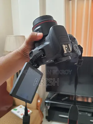 Canon 700D With Lens
