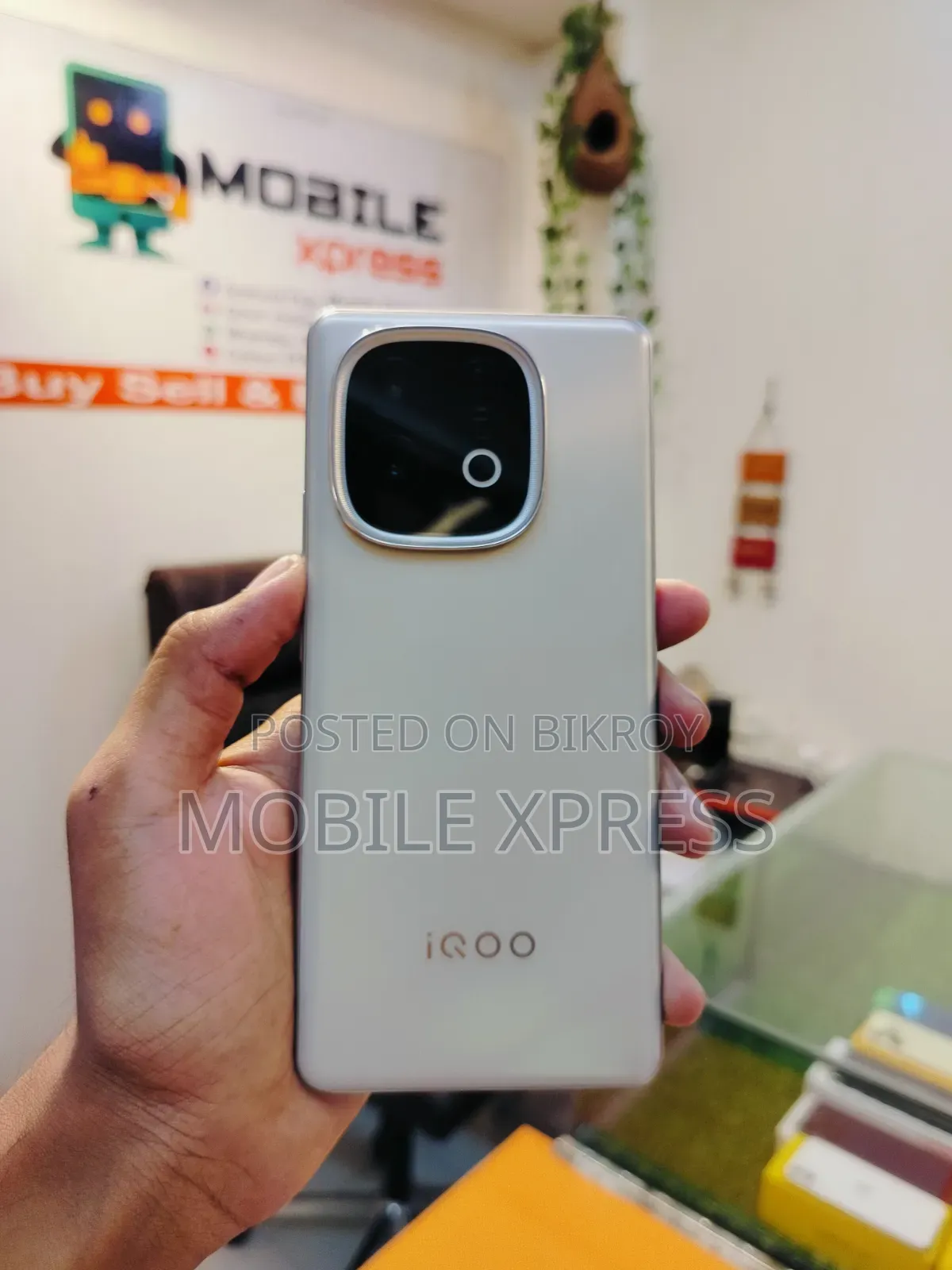 iQOO 256 GB