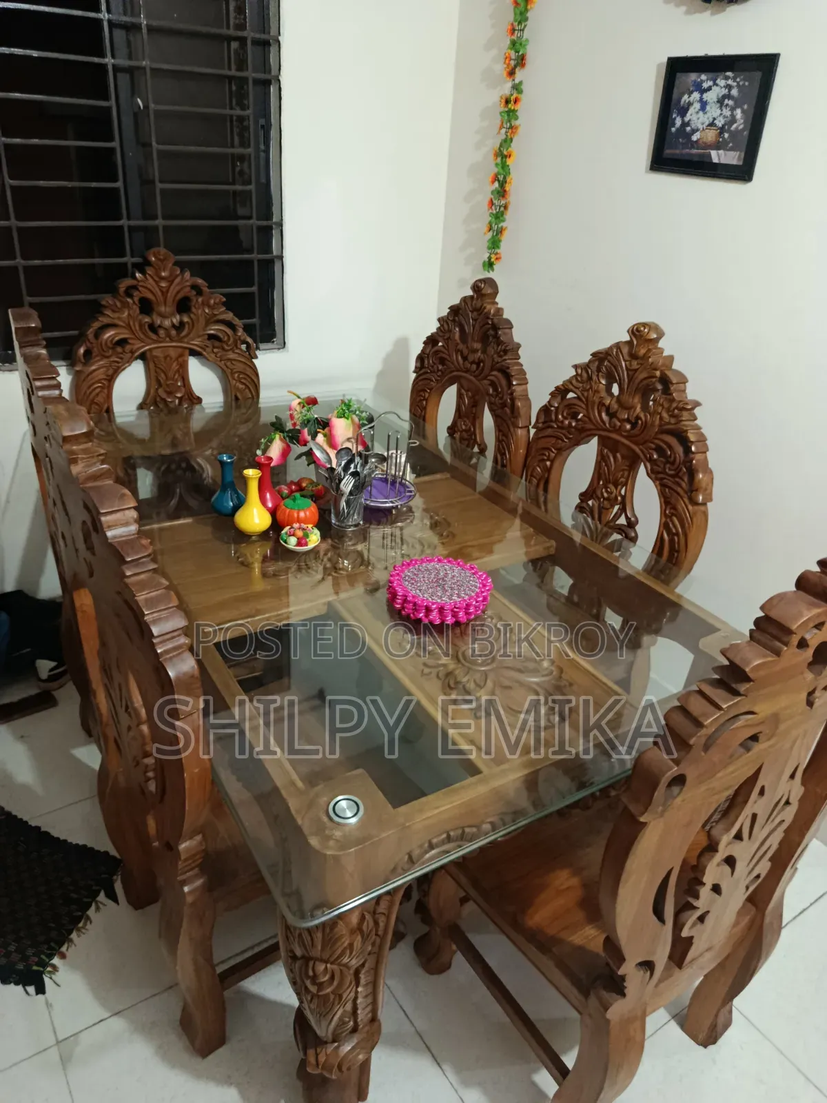Victoria Dining Table