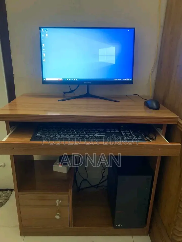 Desktop Computer 4GB Intel Core 2 Quad SSD 500GB