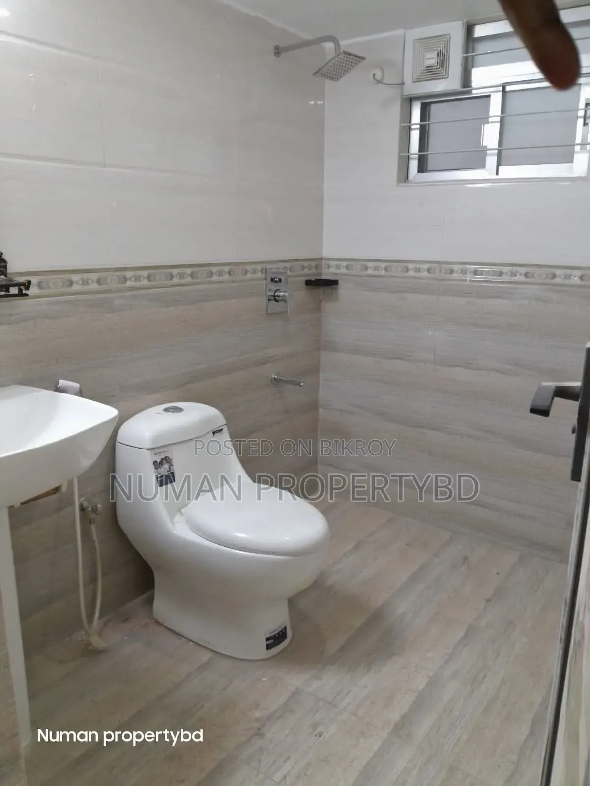 4-bedroom Apartment in Numan Property Bd, Basundhara for Rent