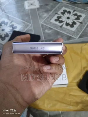 New Samsung Galaxy Z Flip4 256 GB Purple