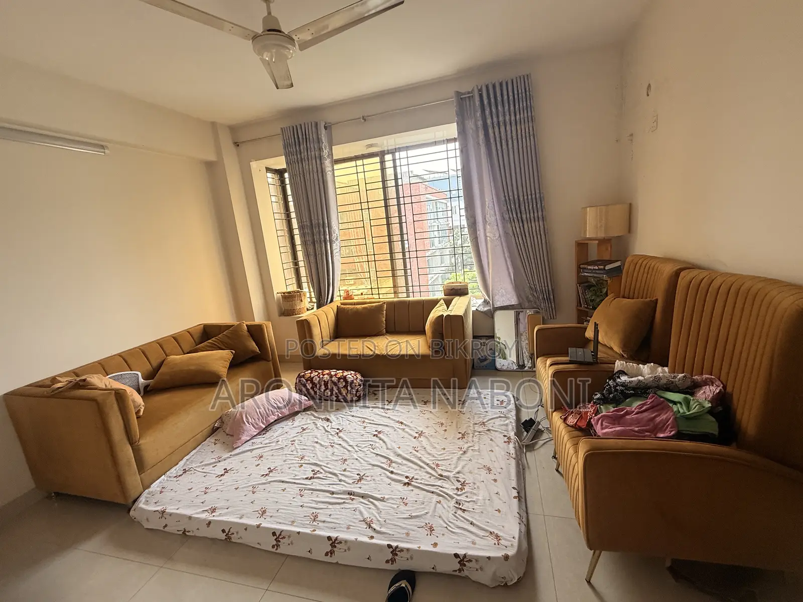 ছয় পিসের সোফা সেট