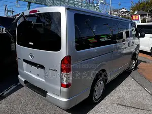 টয়োটা হাইএস ২০২১ সিলভার