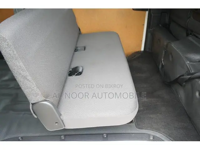টয়োটা হাইএস ২০২১ সাদা