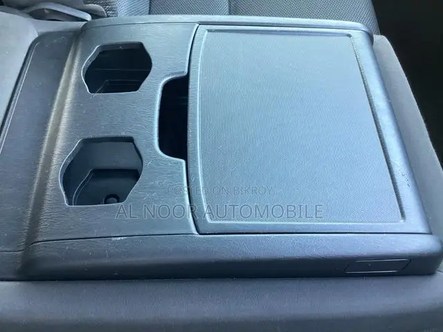 টয়োটা হাইএস ২০২১ সাদা