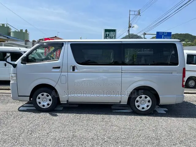 Toyota HiAce 2021 Silver