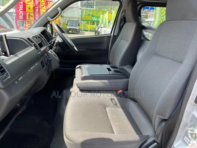 Toyota HiAce 2021 Silver