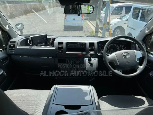 Toyota HiAce 2021 Silver