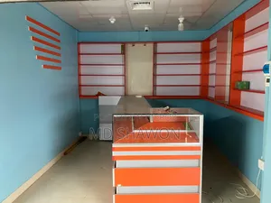 Fully decorated shop for rent