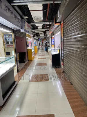 Fully decorated shop for rent