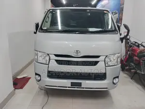 Toyota HiAce 2021 Silver