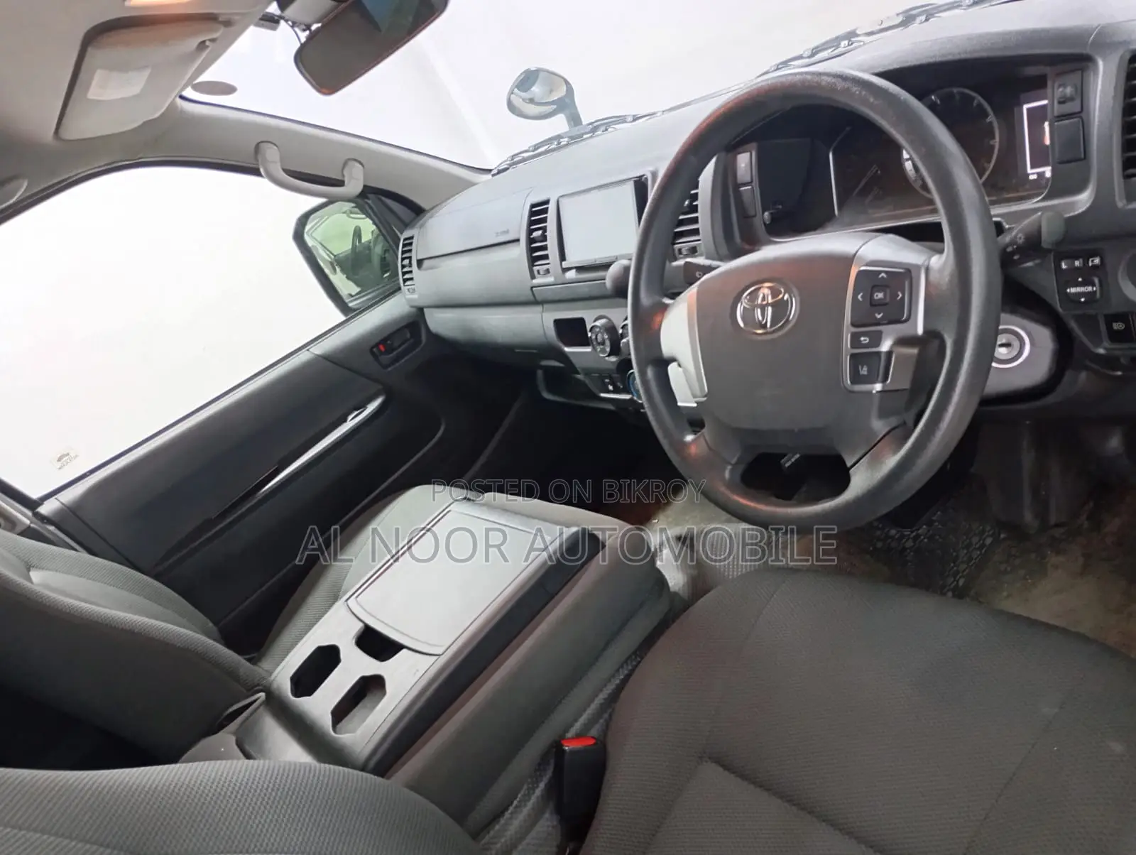 Toyota HiAce 2021 Silver