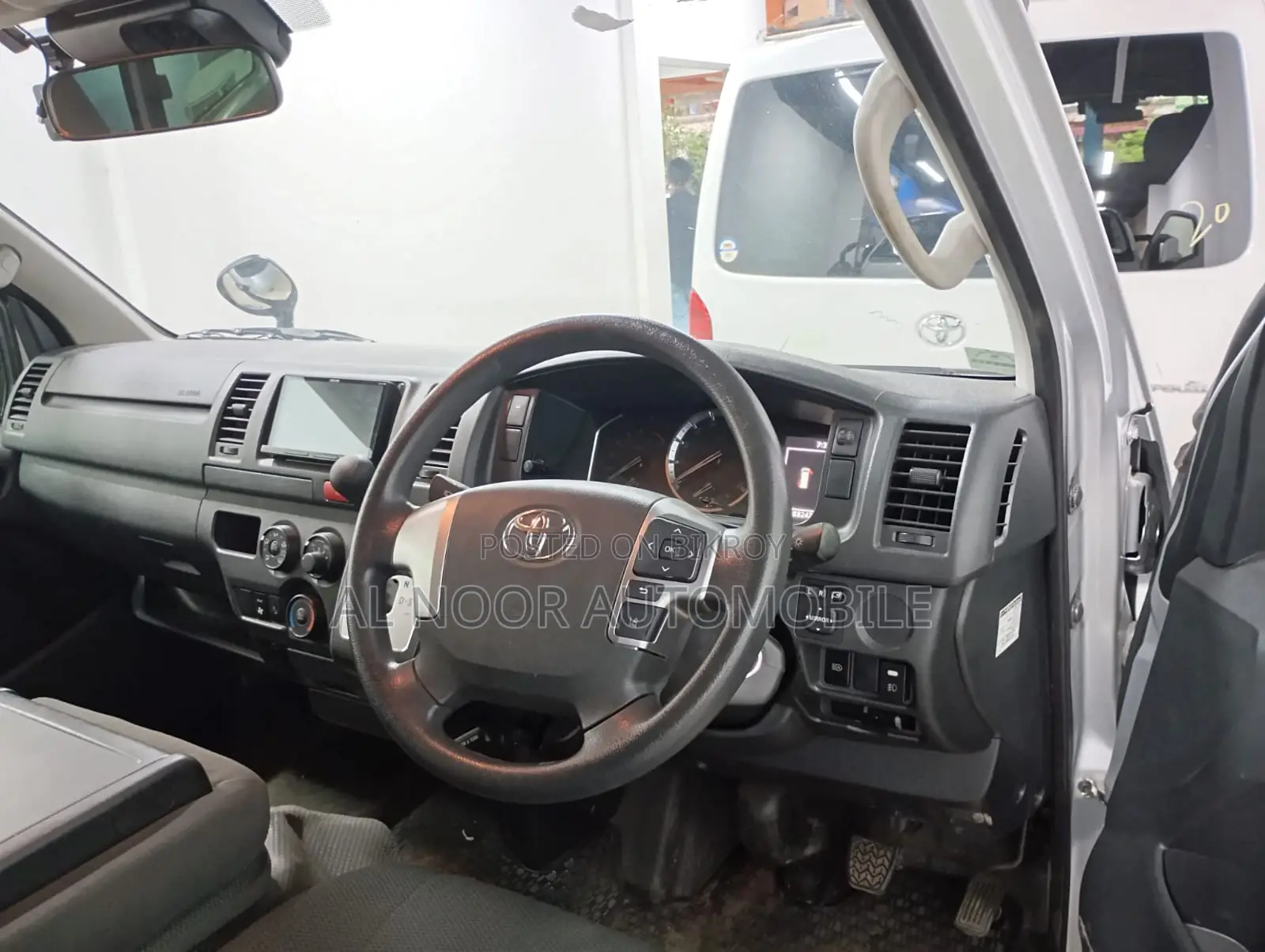 Toyota HiAce 2021 Silver