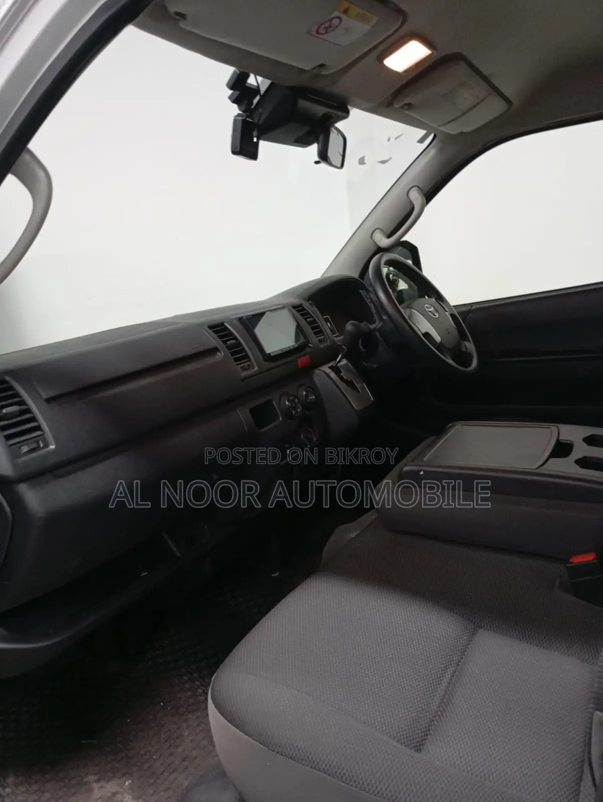 Toyota HiAce 2021 Silver