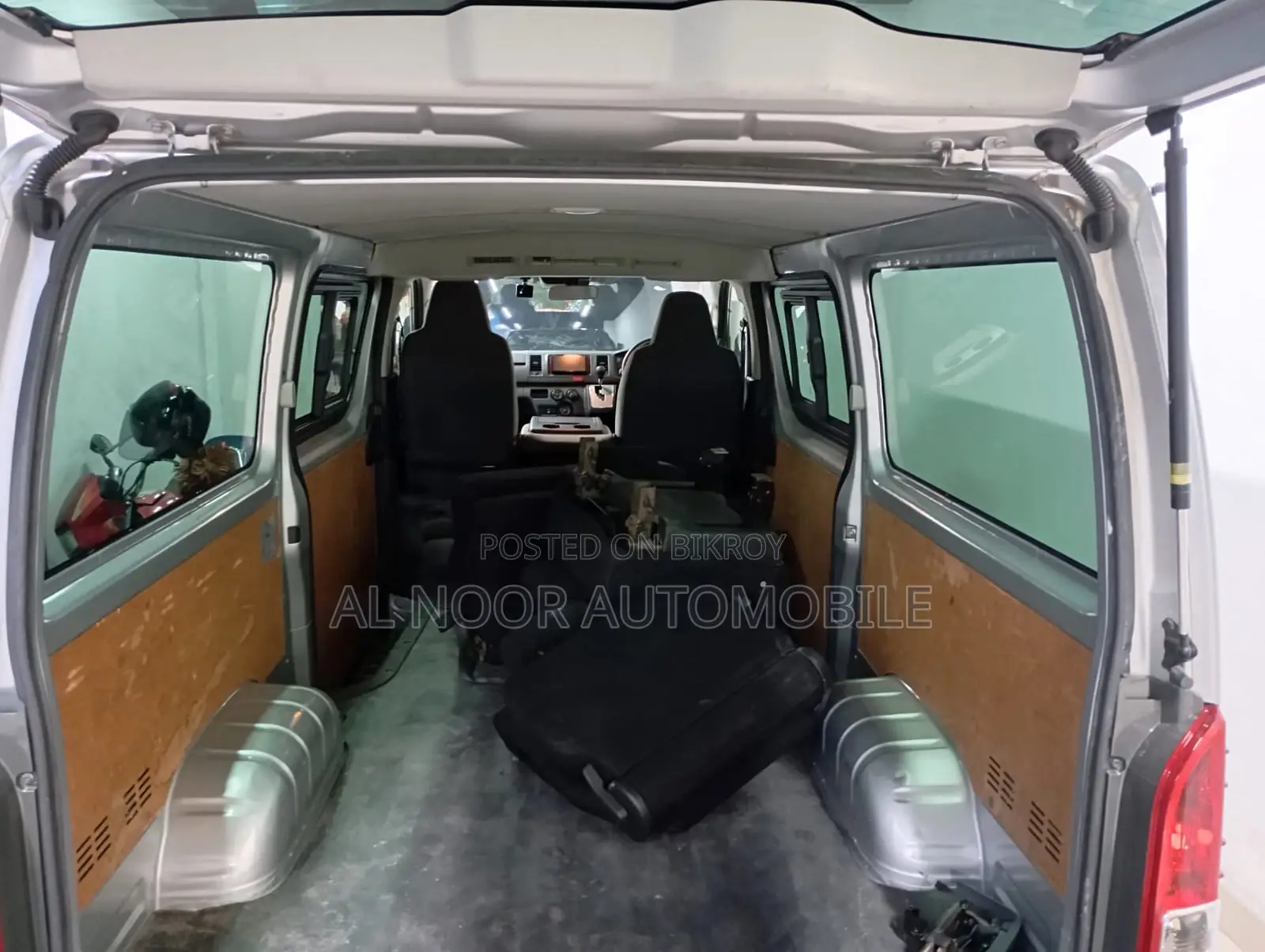 Toyota HiAce 2021 Silver