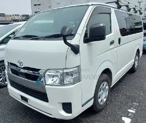 Toyota HiAce 2021 White