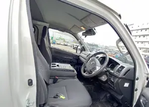 Toyota HiAce 2021 White