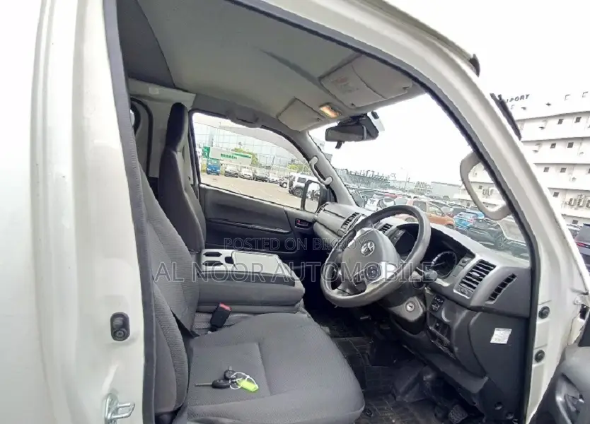 Toyota HiAce 2021 White