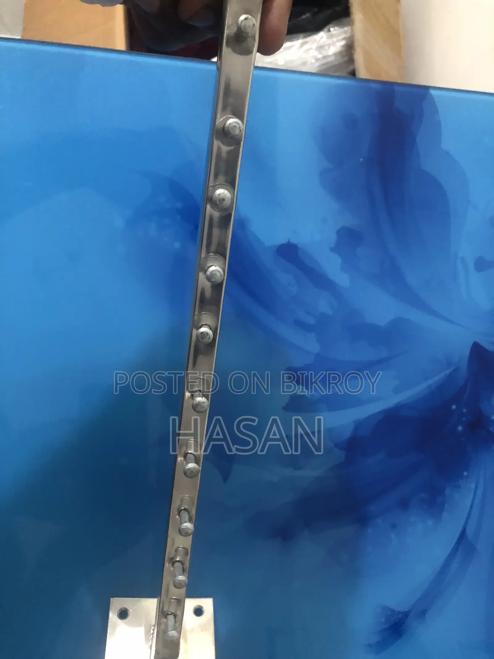 শোরুমের জন্য স্টিল হ্যাঙ্গার