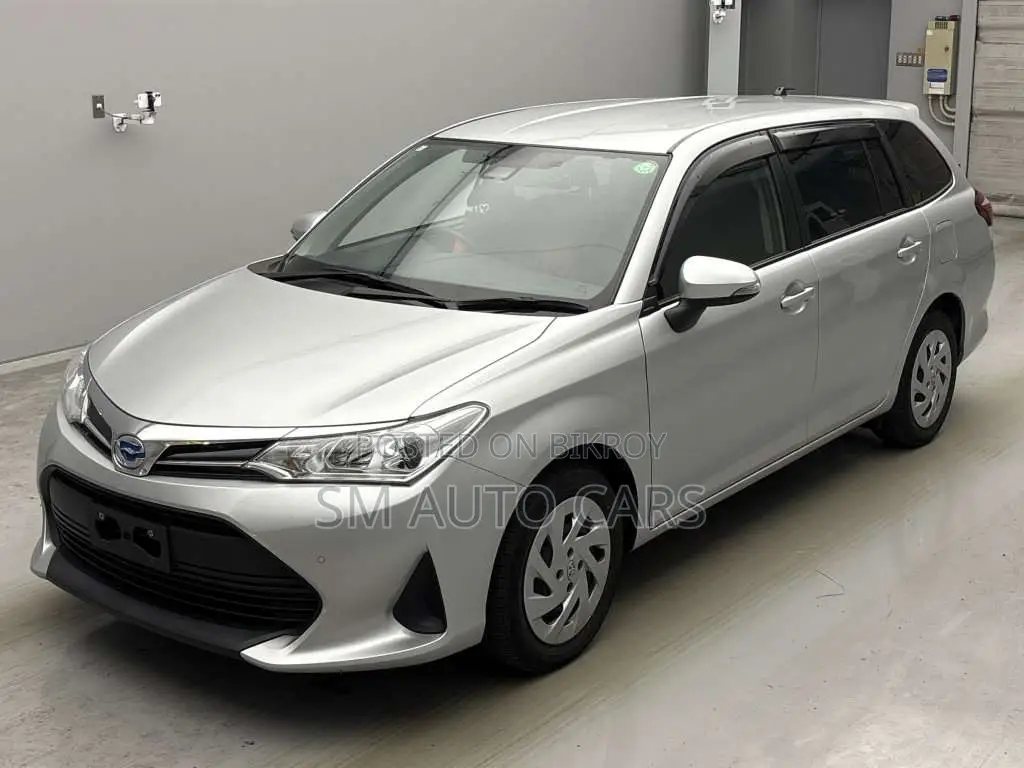 Toyota Corolla Fielder 1.5 Hybrid FWD 2021 Silver