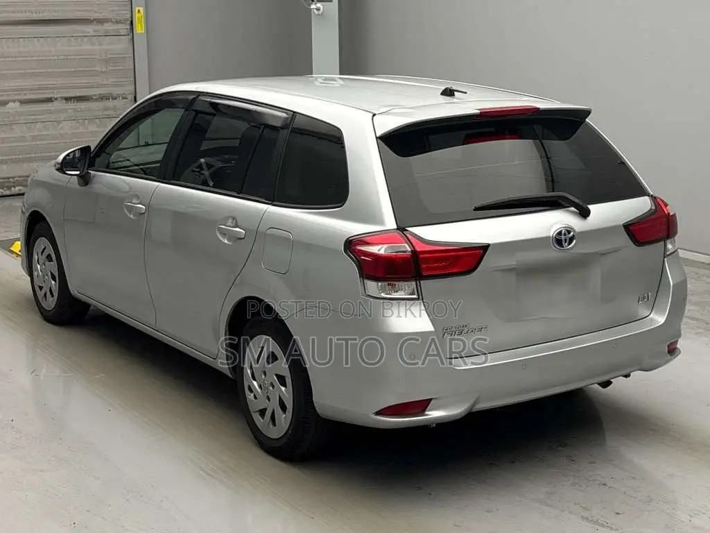 Toyota Corolla Fielder 1.5 Hybrid FWD 2021 Silver