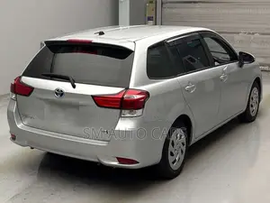 Toyota Corolla Fielder 1.5 Hybrid FWD 2021 Silver