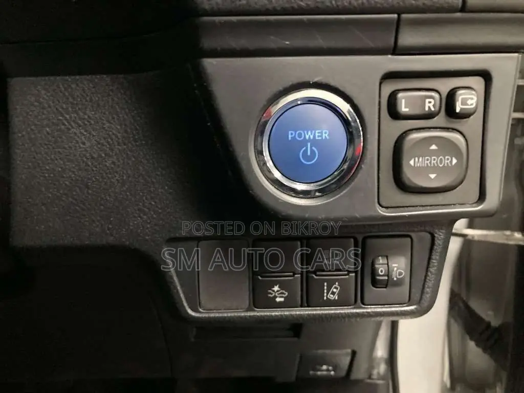 Toyota Corolla Fielder 1.5 Hybrid FWD 2021 Silver
