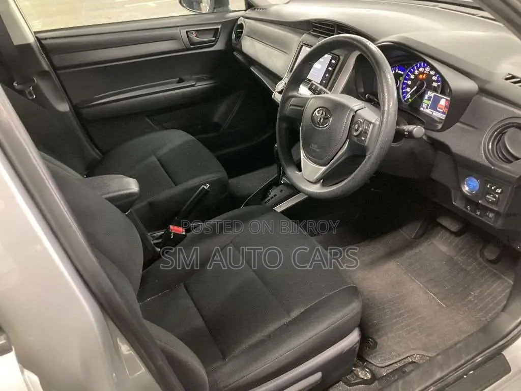Toyota Corolla Fielder 1.5 Hybrid FWD 2021 Silver