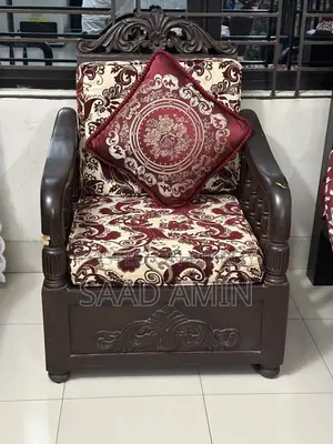 ঐতিহ্যবাহী কাঠের সোফা সেট