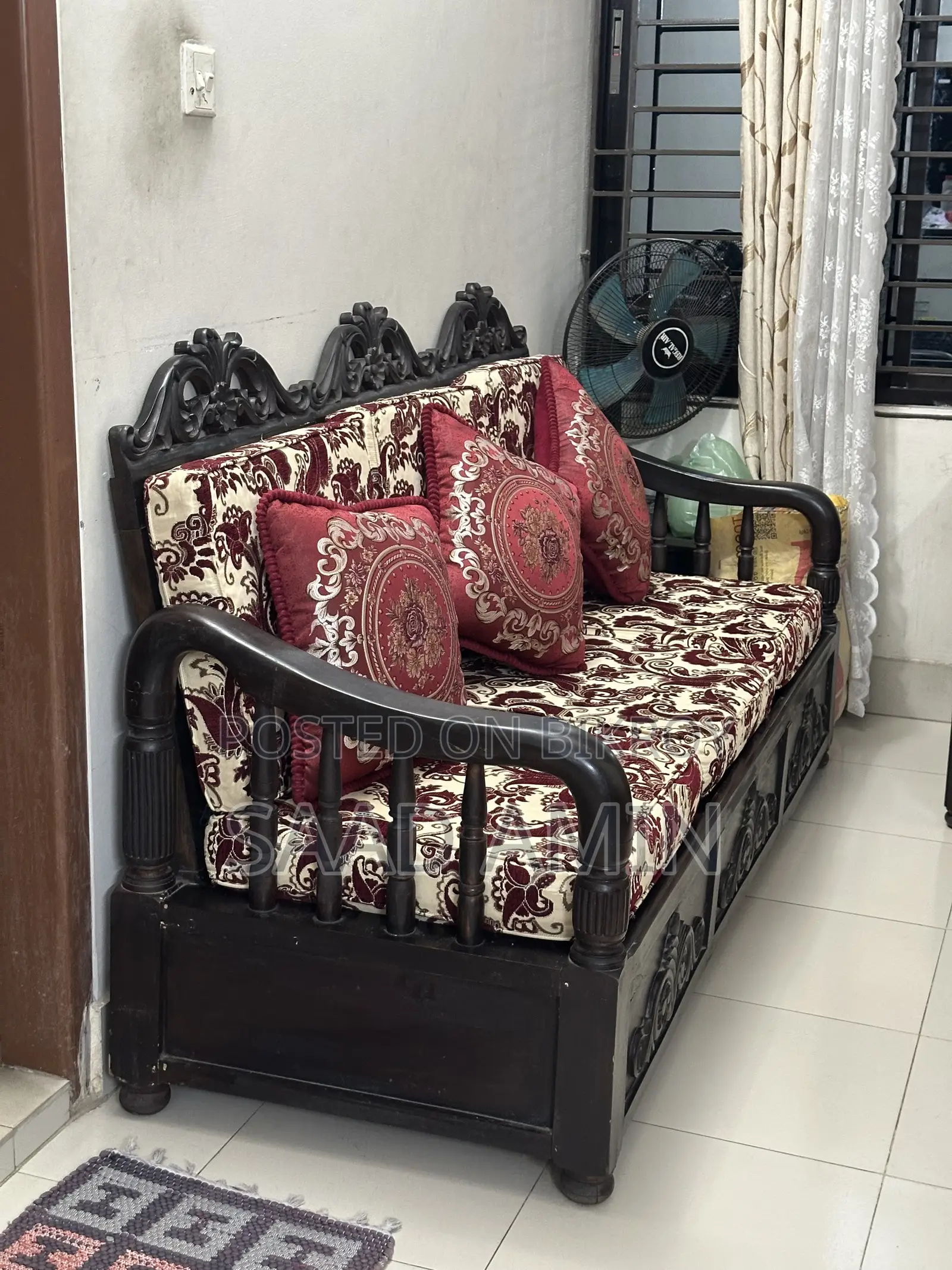 ঐতিহ্যবাহী কাঠের সোফা সেট