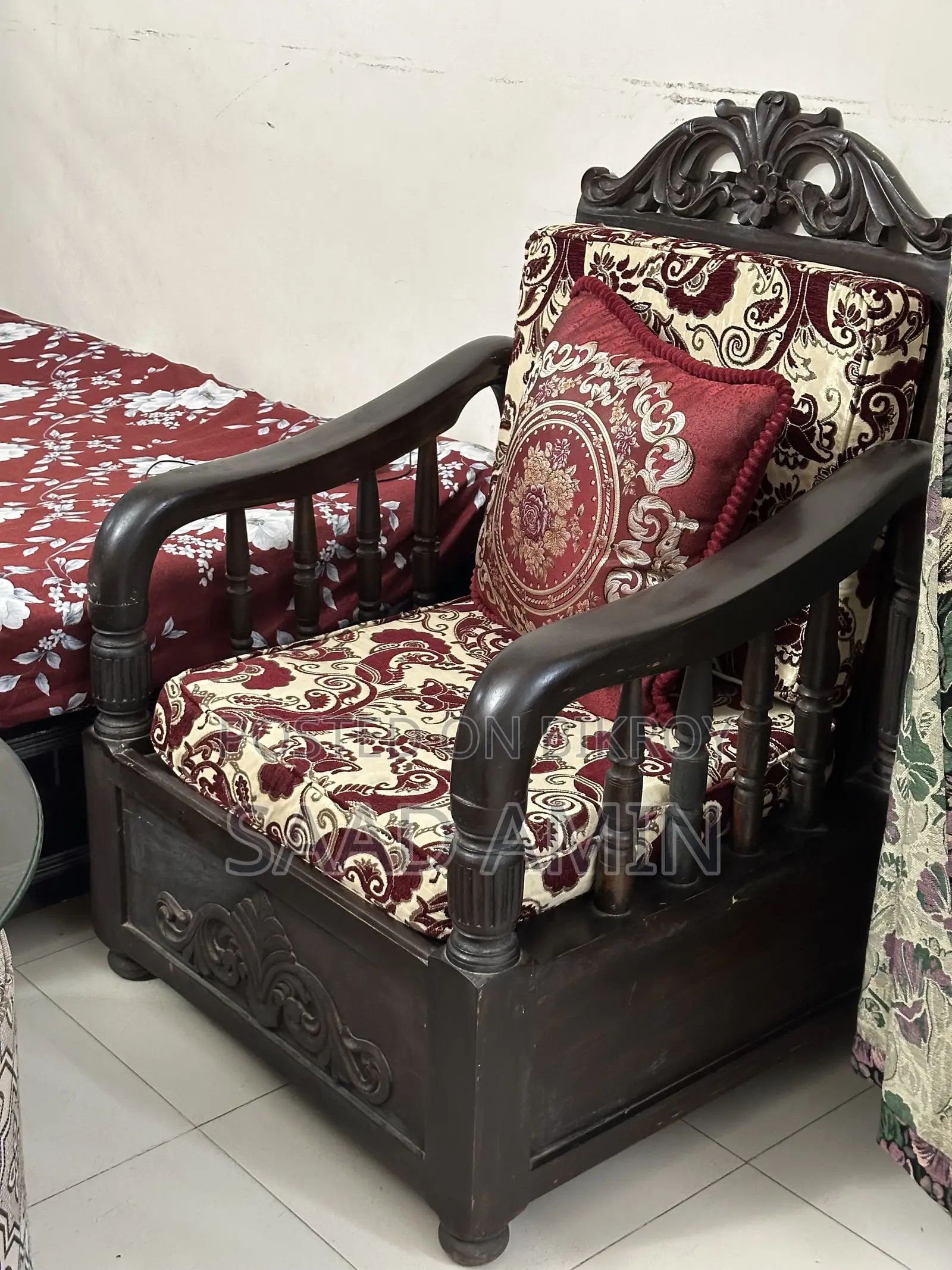 ঐতিহ্যবাহী কাঠের সোফা সেট