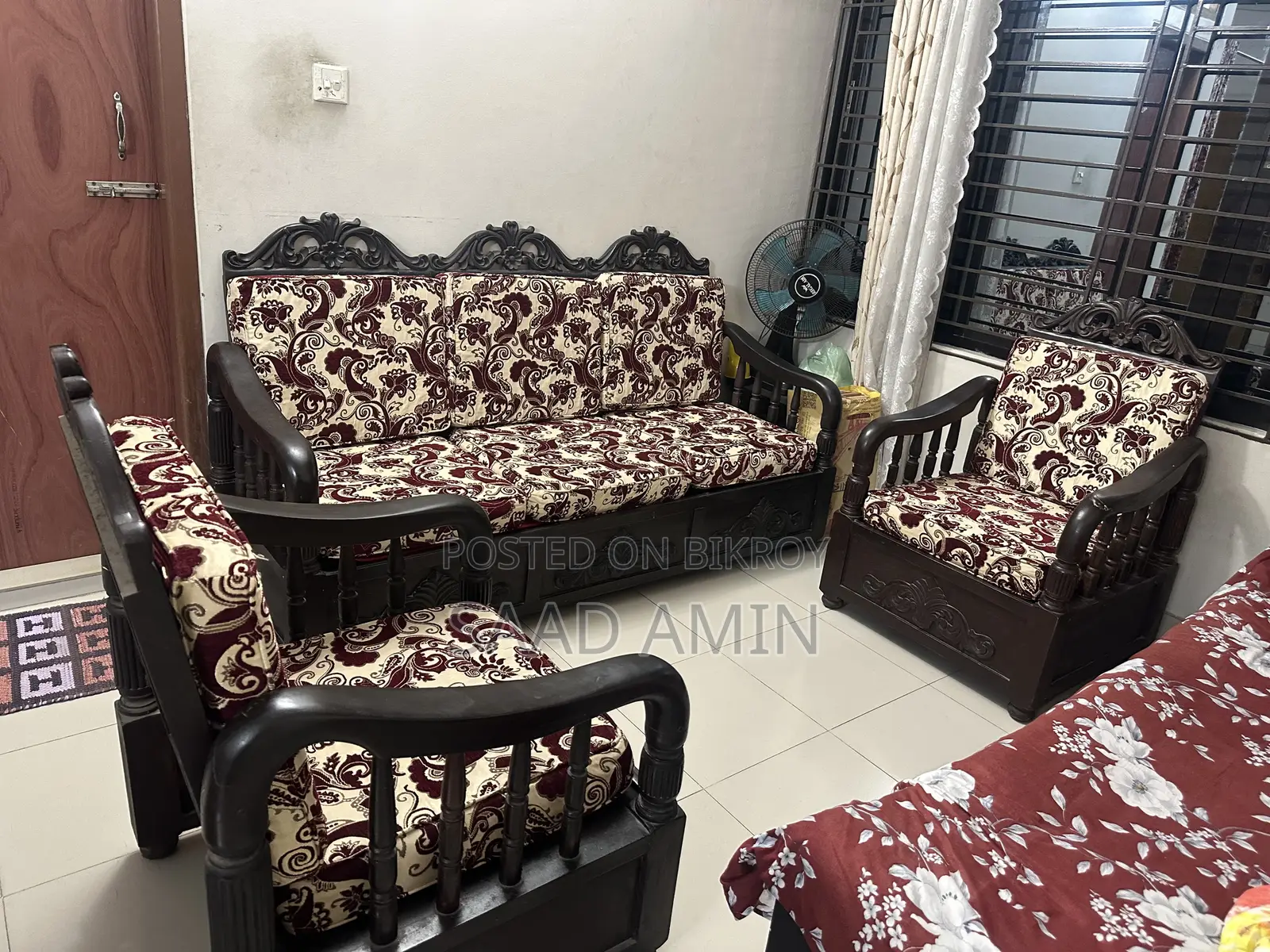 ঐতিহ্যবাহী কাঠের সোফা সেট