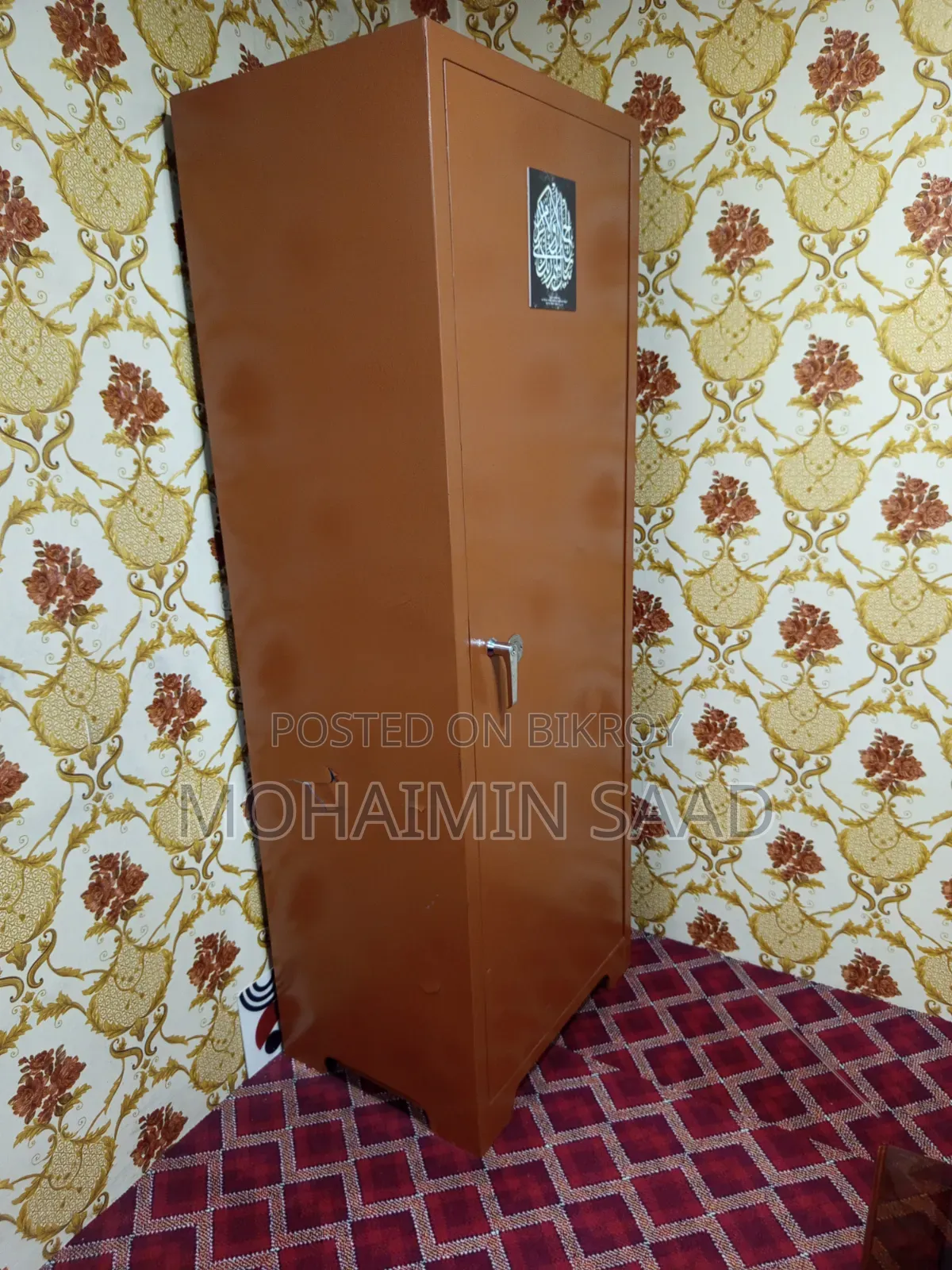স্টিল আলমারি বিক্রির জন্য, একটু পুরনো কিন্তু সবকিছু ঠিক আছে
