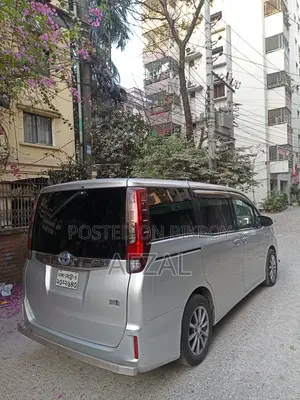 Toyota Noah 2016 Silver