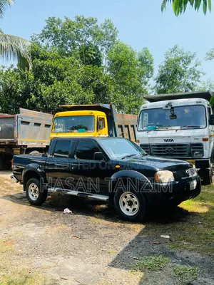 নিসান চেরি ২০০৬ কালো