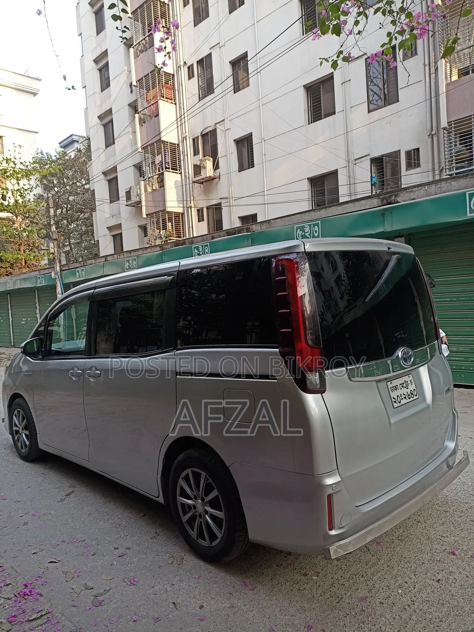 Toyota Noah 2016 Silver