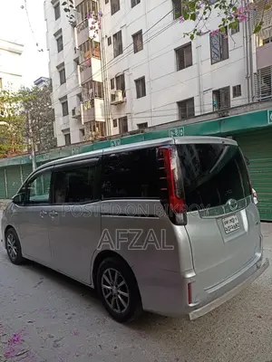 Toyota Noah 2016 Silver