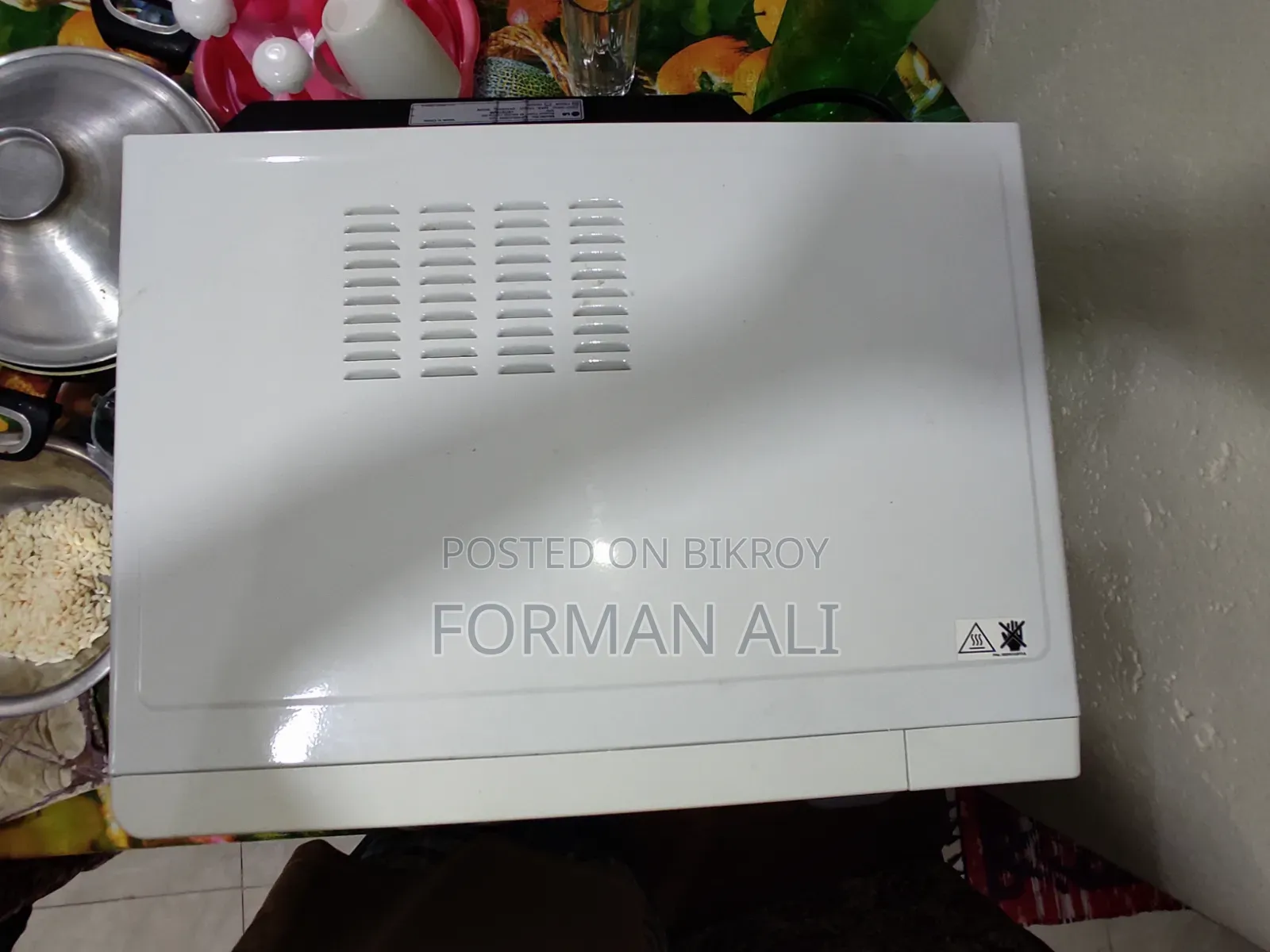 Microwave Oven With Grill
 900w Power Output
 Auto Deforest (Etc)