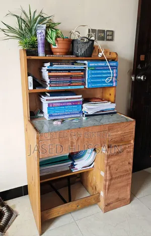 রিডিং টেবিল