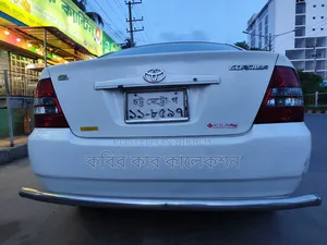টয়োটা করোলা ২০০৪ সাদা