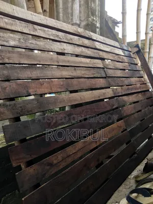 Double bedstead used.